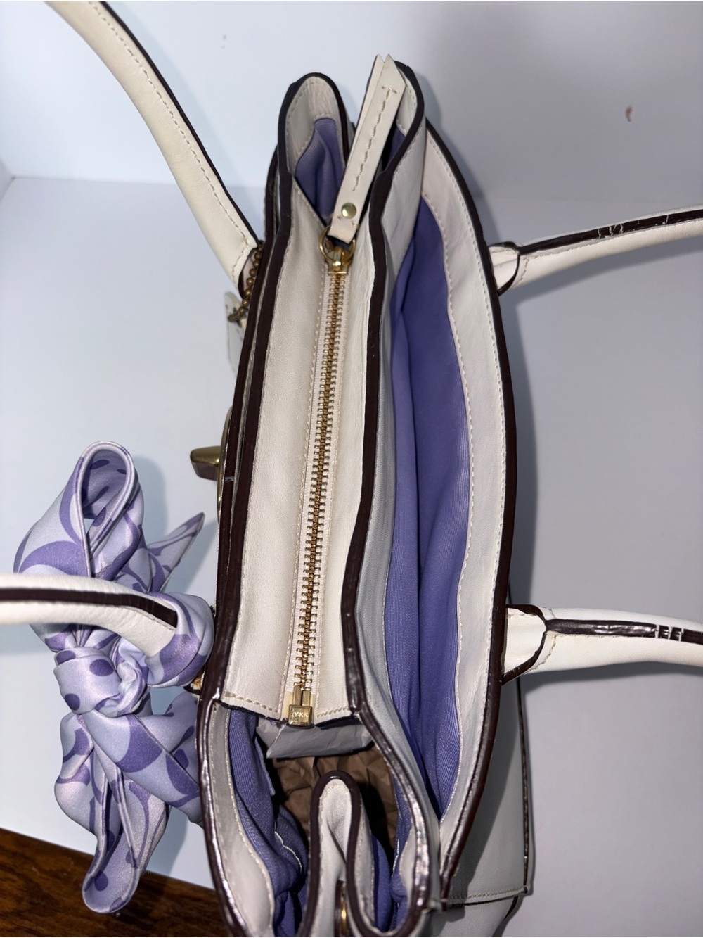 Coach White Leather Shoulder Bag with Lavender Bow - Picture 5 of 11